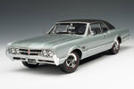 1966 Olds 4-4-2 W-30 - Silver Mist (Highway 61) 1/18