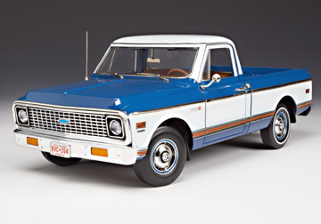 1972 Chevy Cheyenne C10 - Medium Blue & White (Highway 61) 1/18