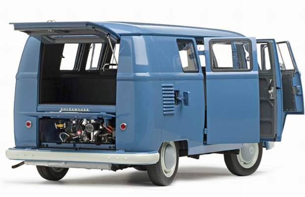 1957 Volkswagen Kombi Micro Bus - Dove Blue (SunStar) 1/12