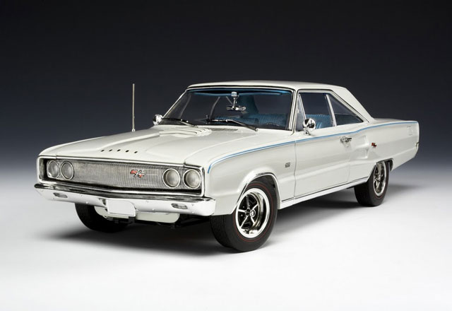 1967 Dodge Coronet R/T 426 Hemi - White (Highway 61) 1/18