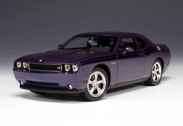 Dodge Challenger R/T - Plum Crazy (Highway 61) 1/18