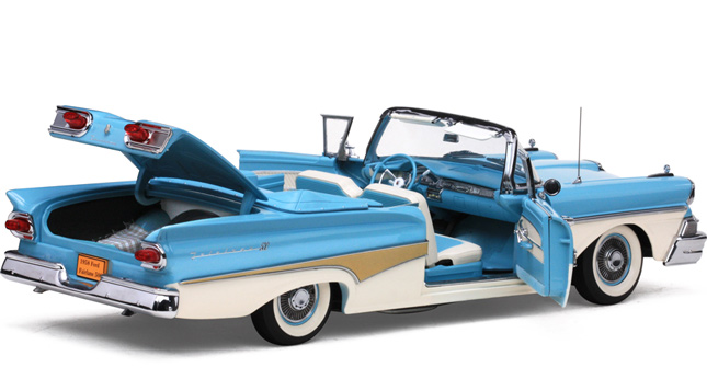 1958 Ford Fairlane Convertible - Azure Blue / Colonial White (SunStar Platinum 5261) 1/18