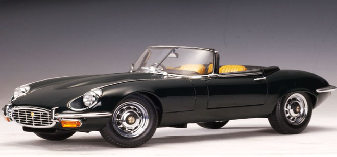 1970's Jaguar E-Type Roadster Series III V12 - Green (AUTOart) 1/18