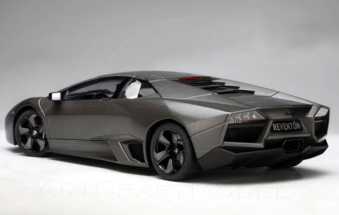 LAMBORGHINI REVENTON - GREY (AUTOart) 1/18